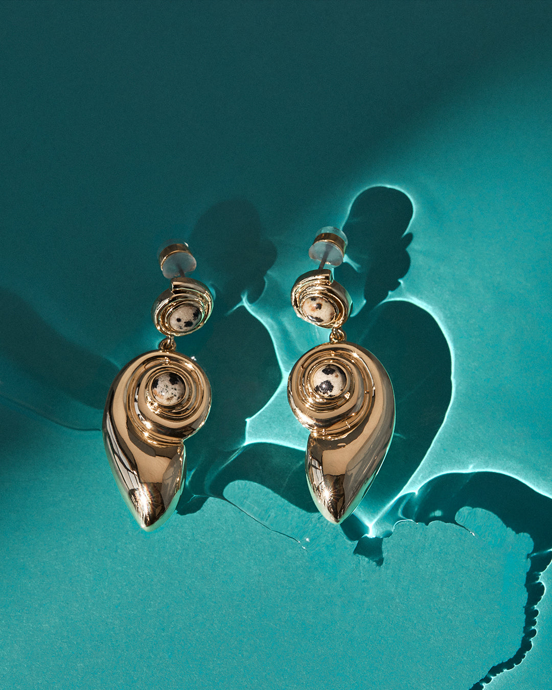 The Palma Shell Statement Earrings- Gold